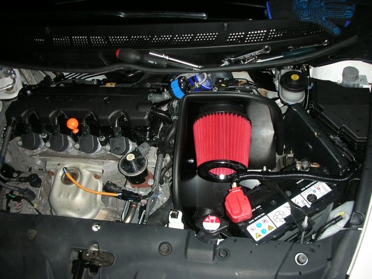 Воздушный фильтр Honda Civic 8 4D является расходником и требует регулярной замены во время прохожде