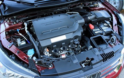 Регулярный уход за автомобилем Хонда Аккорд поможет сохранить его в наилучшем техническом состоянии 