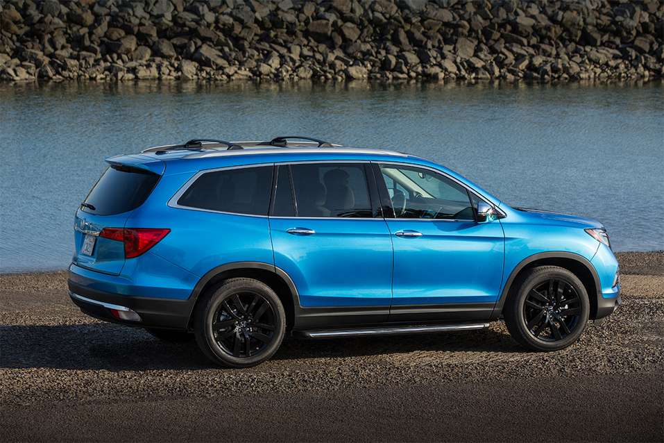 Кузов Honda Pilot стал более обтекаемым Новый Pilot получил расширенный пакет опций
