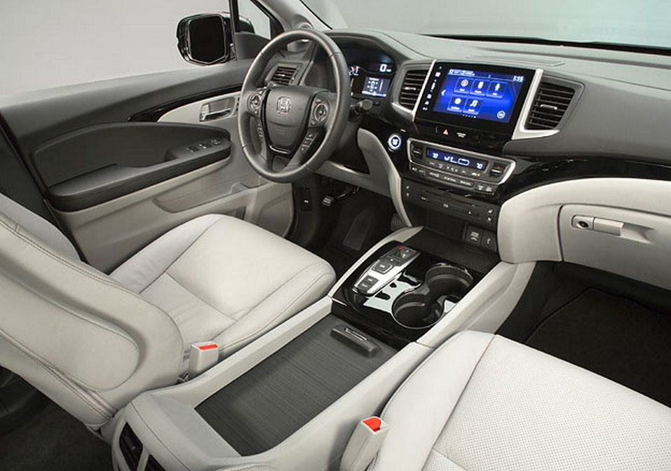 Салон Honda Pilot 2015 Honda Pilot избавили от привычной угловатости