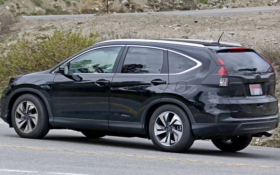 Honda CR-V 2015 на дорожных испытаниях