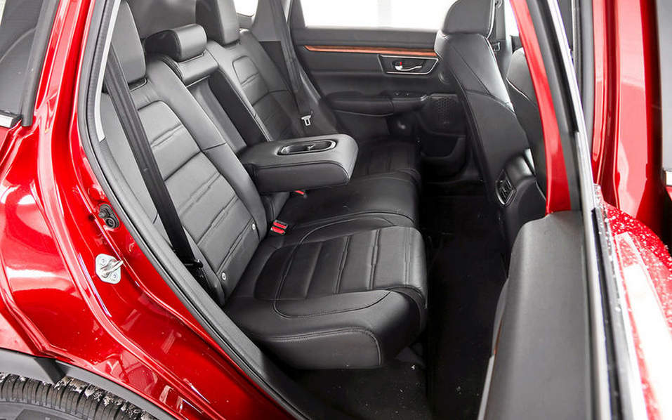 Исключительный простор заднего ряда Honda CR-V 2017