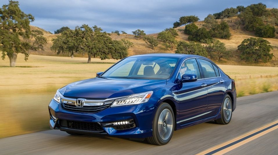 Обновление Honda Accord Hybrid 2017 добавило автомобилю новые системы комфорта